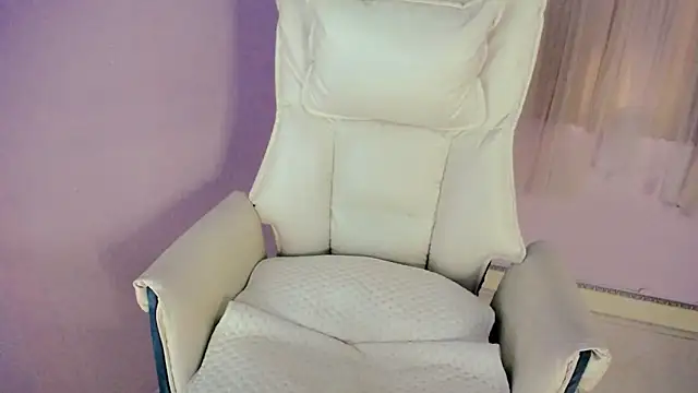   18Angel   online show from October 28, 6:50 am