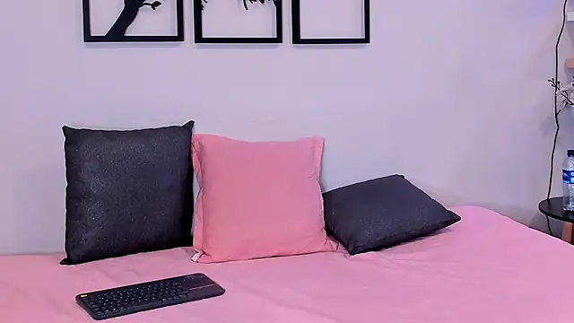 Snapshot of scarlett_johs chatting on October 17, 9:56 am scarlett johs online show from October 17, 9:56 am