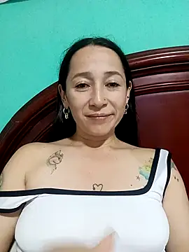 emilypoppy3 online show from October 16, 2:23 am