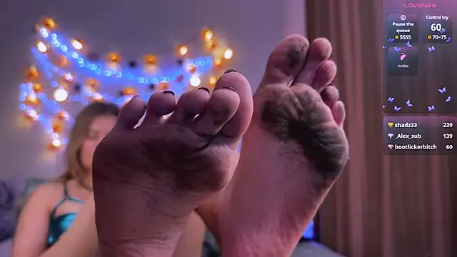 Femdom Lola online show from December 5, 8:44 pm