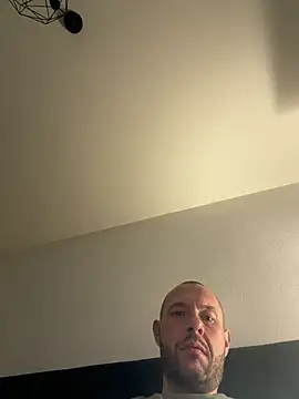 Snapshot of Guitccch chatting on February 13, 10:06 pm Guitccch online show from February 13, 10:06 pm