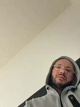 Snapshot of Guitccch chatting on February 21, 10:05 am Guitccch online show from February 21, 10:05 am