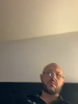 Snapshot of Guitccch chatting on February 24, 11:58 pm Guitccch online show from February 24, 11:58 pm