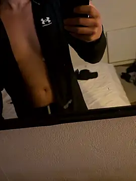 Snapshot of Guitccch chatting on March 3, 5:52 pm Guitccch online show from March 3, 5:52 pm