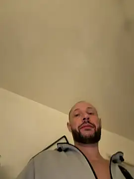 Snapshot of Guitccch chatting on March 8, 7:50 pm Guitccch online show from March 8, 7:50 pm