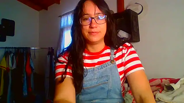 brittanycheeks online show from February 8, 3:10 pm