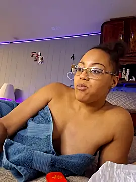 Snapshot of samone9 chatting on December 22, 3:11 am samone9 online show from December 22, 3:11 am