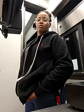 Snapshot of samone9 chatting on December 28, 11:05 pm samone9 online show from December 28, 11:05 pm