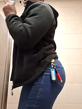 Snapshot of samone9 chatting on February 17, 3:36 am samone9 online show from February 17, 3:36 am