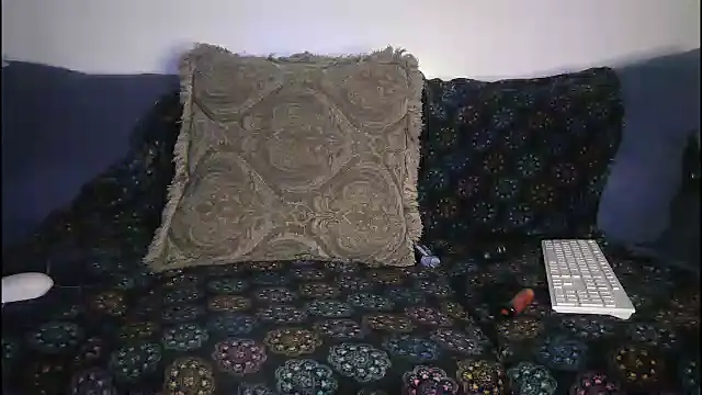 Snapshot of samone9 chatting on December 15, 12:26 am samone9 online show from December 15, 12:26 am