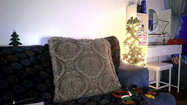 Snapshot of samone9 chatting on December 21, 11:12 pm samone9 online show from December 21, 11:12 pm