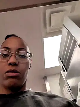 Snapshot of samone9 chatting on February 22, 9:02 pm samone9 online show from February 22, 9:02 pm