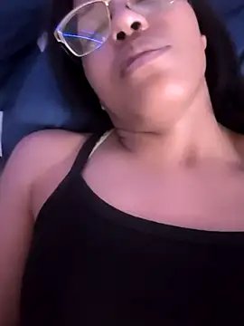 Snapshot of samone9 chatting on March 13, 9:43 pm samone9 online show from March 13, 9:43 pm