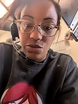 Snapshot of samone9 chatting on March 28, 1:00 pm samone9 online show from March 28, 1:00 pm