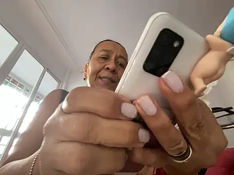 Snapshot of sweeviolet chatting on December 11, 10:47 am sweeviolet online show from December 11, 10:47 am