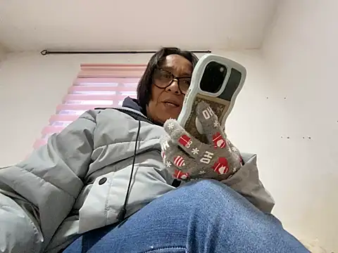 Snapshot of sweeviolet chatting on February 5, 4:55 pm sweeviolet online show from February 5, 4:55 pm