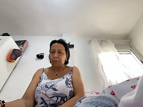 Snapshot of sweeviolet chatting on March 26, 8:31 am sweeviolet online show from March 26, 8:31 am