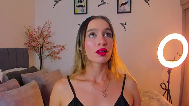 Snapshot of im_sarah34 chatting on January 22, 4:02 am im sarah34 online show from January 22, 4:02 am