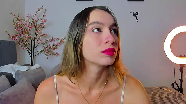 Snapshot of im_sarah34 chatting on February 6, 11:21 am im sarah34 online show from February 6, 11:21 am