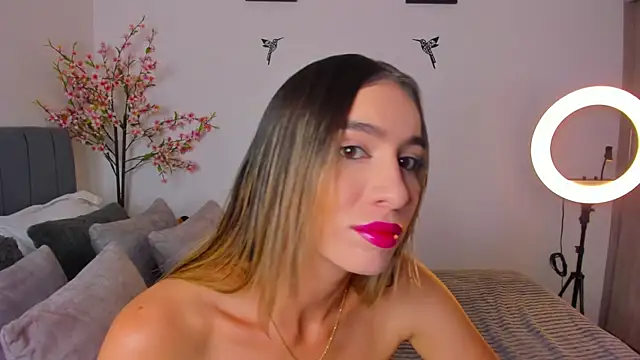 Snapshot of im_sarah34 chatting on February 8, 5:39 pm im sarah34 online show from February 8, 5:39 pm