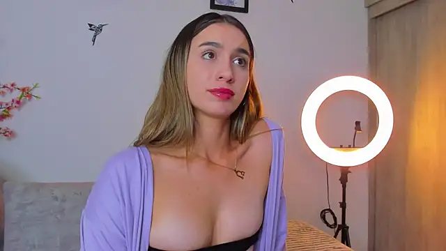 Snapshot of im_sarah34 chatting on February 10, 3:35 am im sarah34 online show from February 10, 3:35 am