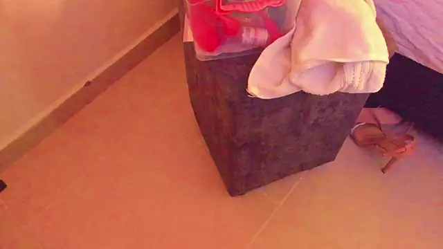 Snapshot of im_sarah34 chatting on February 17, 1:36 am im sarah34 online show from February 17, 1:36 am