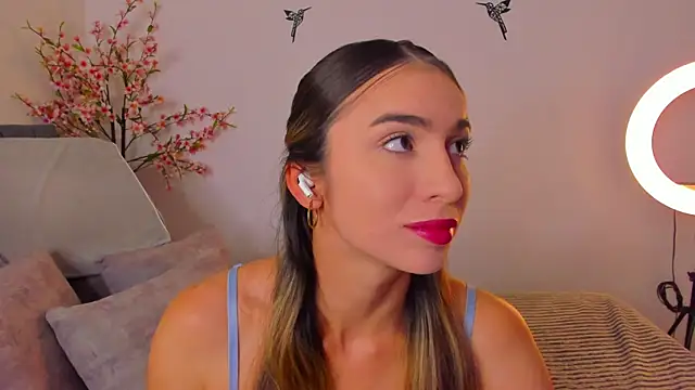 Snapshot of im_sarah34 chatting on February 19, 9:28 am im sarah34 online show from February 19, 9:28 am