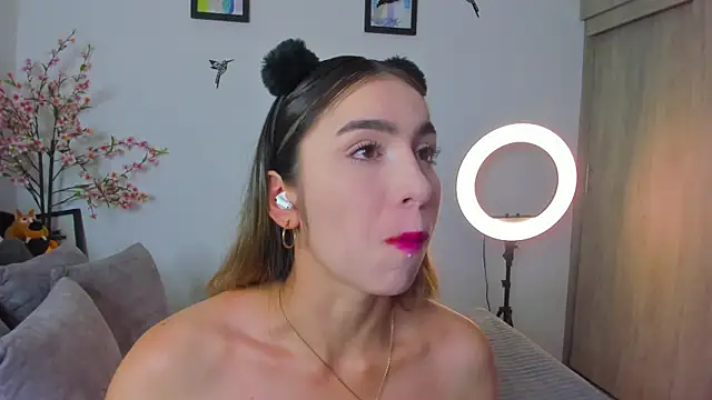 Snapshot of im_sarah34 chatting on March 13, 7:42 am im sarah34 online show from March 13, 7:42 am