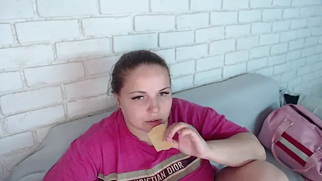 Crazyy girl  online show from June 10, 3:22 pm