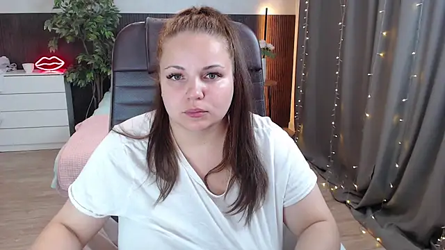 Crazyy girl  online show from June 21, 4:37 am