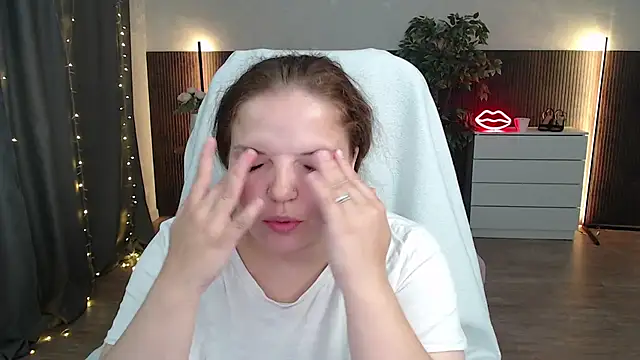 Crazyy girl  online show from June 26, 3:00 am