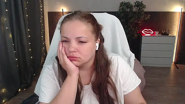 Crazyy girl  online show from July 7, 7:23 am