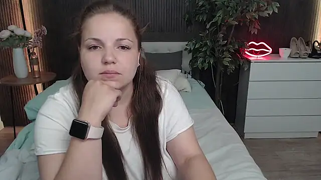 Crazyy girl  online show from July 10, 4:39 am