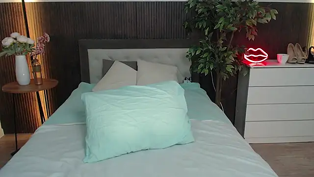 Crazyy girl  online show from July 16, 3:18 pm