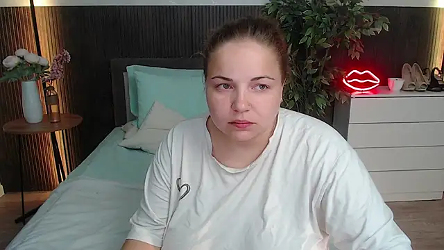 Crazyy girl  online show from August 3, 1:26 am
