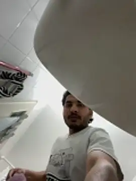 Snapshot of vinzpnr210 chatting on March 8, 8:45 pm vinzpnr210 online show from March 8, 8:45 pm