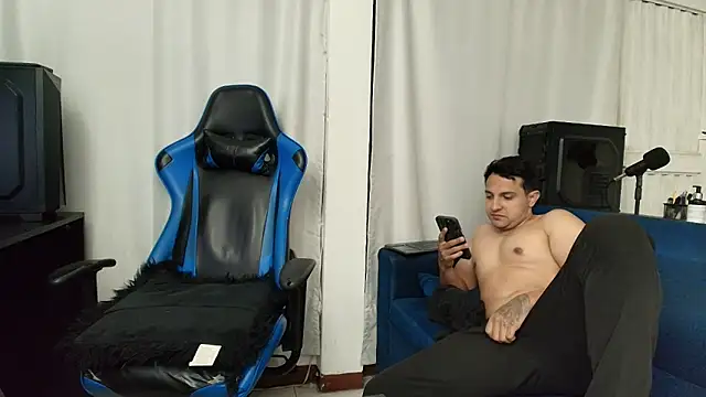 hott dicks online show from August 7, 1:51 am