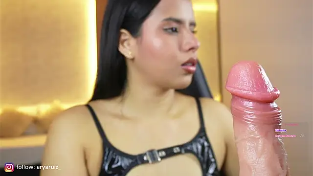 Snapshot of arya_ruizz chatting on October 25, 1:51 pm arya ruizz online show from October 25, 1:51 pm