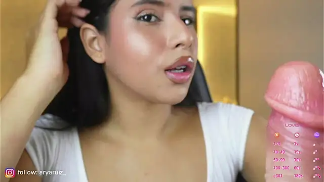 Snapshot of arya_ruizz chatting on November 24, 2:17 pm arya ruizz online show from November 24, 2:17 pm