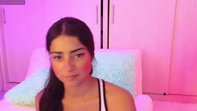 Snapshot of Yues050600 chatting on December 8, 12:40 am Yues050600 online show from December 8, 12:40 am