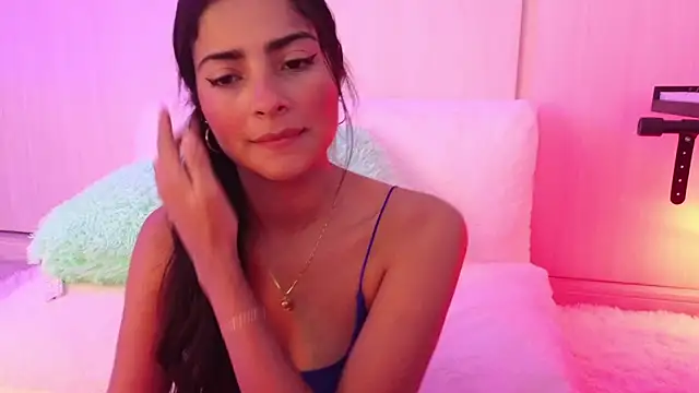 Snapshot of Yues050600 chatting on December 15, 12:51 am Yues050600 online show from December 15, 12:51 am