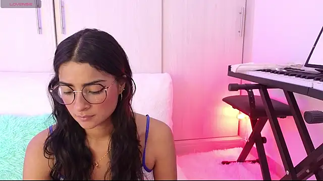 Snapshot of Yues050600 chatting on December 30, 12:32 am Yues050600 online show from December 30, 12:32 am