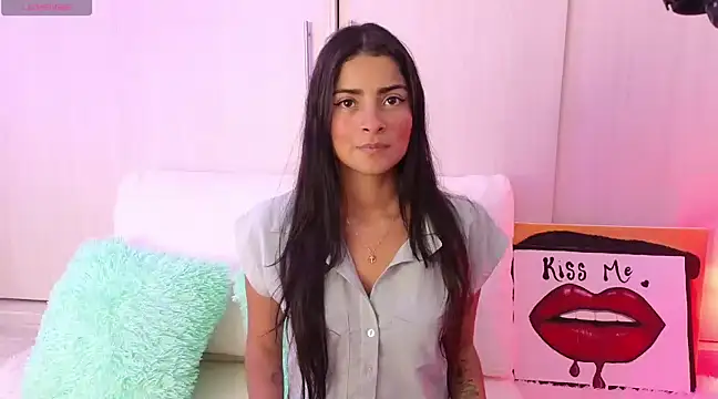 Snapshot of Yues050600 chatting on January 23, 12:35 am Yues050600 online show from January 23, 12:35 am