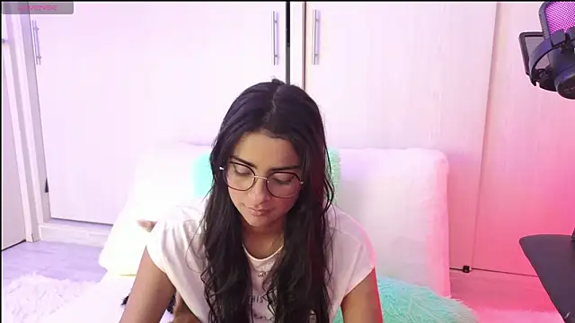 Snapshot of Yues050600 chatting on February 17, 2:09 am Yues050600 online show from February 17, 2:09 am