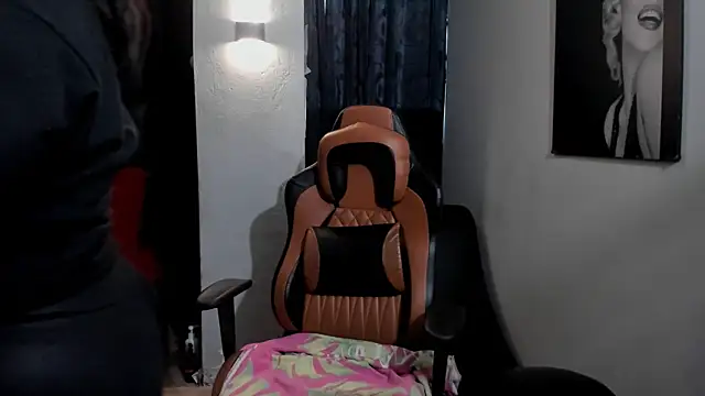 Snapshot of martina_foxy_ chatting on January 22, 11:45 am martina foxy online show from January 22, 11:45 am