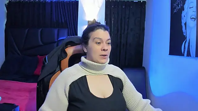 Snapshot of martina_foxy_ chatting on January 29, 11:51 am martina foxy online show from January 29, 11:51 am