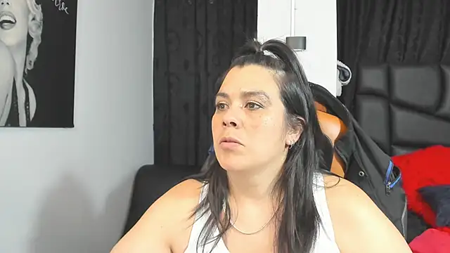 Snapshot of martina_foxy_ chatting on February 4, 11:49 am martina foxy online show from February 4, 11:49 am