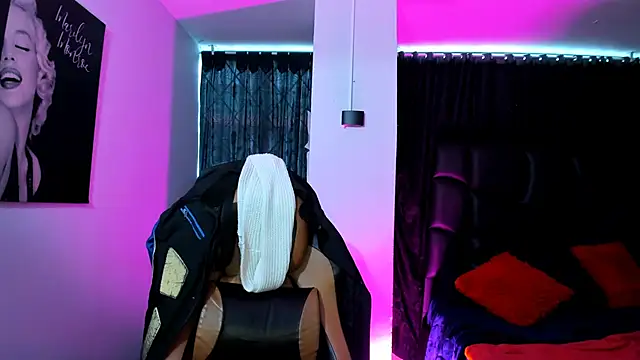 Snapshot of martina_foxy_ chatting on February 10, 5:30 pm martina foxy online show from February 10, 5:30 pm
