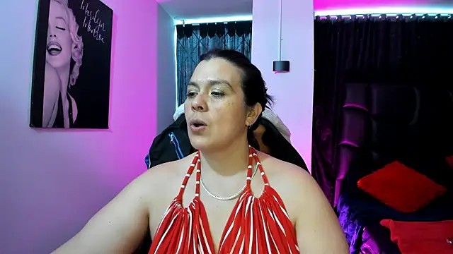 Snapshot of martina_foxy_ chatting on February 10, 8:31 pm martina foxy online show from February 10, 8:31 pm