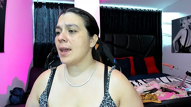 Snapshot of martina_foxy_ chatting on February 11, 12:27 pm martina foxy online show from February 11, 12:27 pm